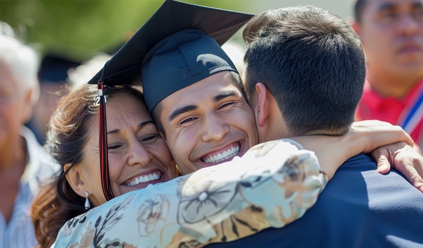 3-La-graduacion-de-tu-hijo-tambien-celebra-tu-esfuerzo-una-historia-de-amor-planeacion-y-futuro