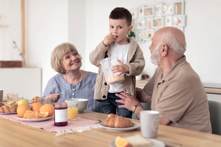 medium-shot-grandparents-and-kid-1