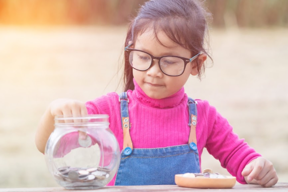3 formas de enseñar a tus hijos finanzas personales desde que están pequeños